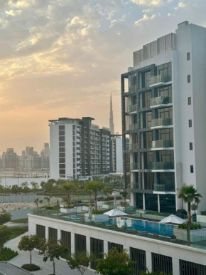 Charming Studio With Burj Khalifa View In Azizi12